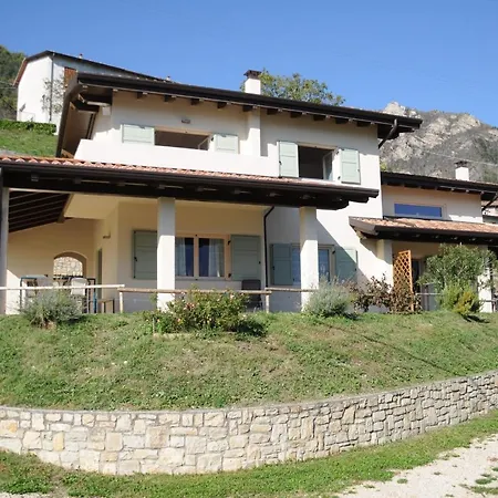 56 Blu Yellow And Red View Garden Private Parking By Garda Domus Mea Tremosine