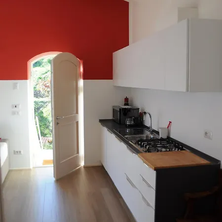 Casa de Férias 56 Blu Yellow And Red View Garden Private Parking By Garda Domus Mea *