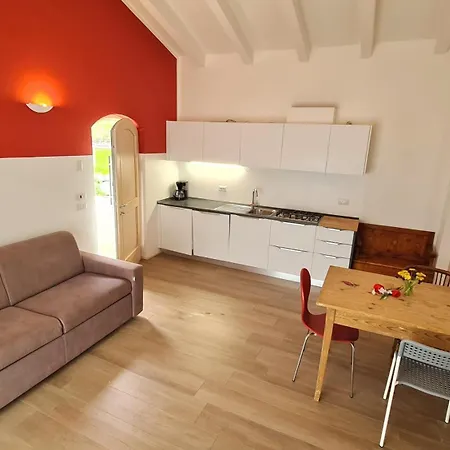 56 Blu Yellow And Red View Garden Private Parking By Garda Domus Mea Casa de Férias *
