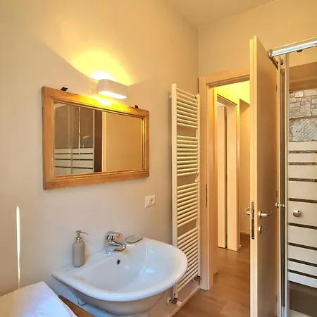 Holiday home 56 Blu Yellow And Red View Garden Private Parking By Garda Domus Mea *