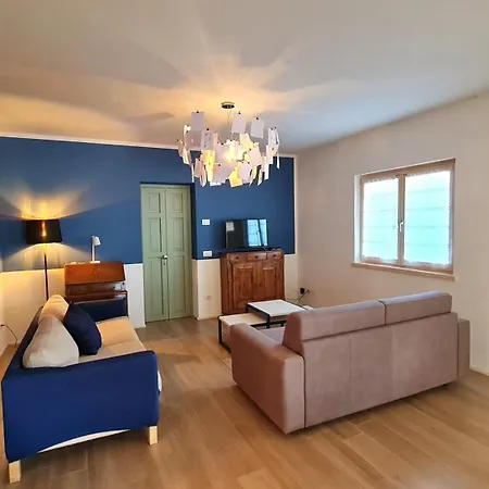 56 Blu Yellow And Red View Garden Private Parking By Garda Domus Mea *